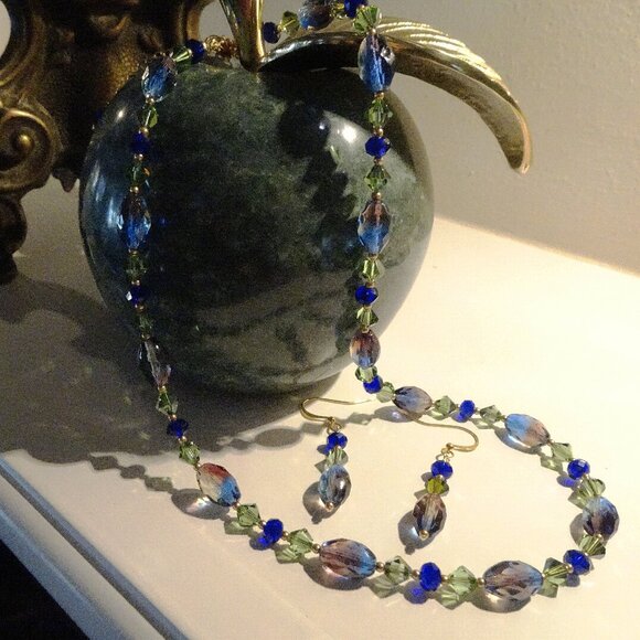 Artisanal necklace/earring set designed around rice beads and crystals - Picture 1 of 9